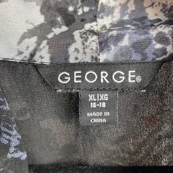 George Sleeveless Tie Neck Blouse Gray Snake Print Layered Top XL 16-18 - Picture 3 of 7